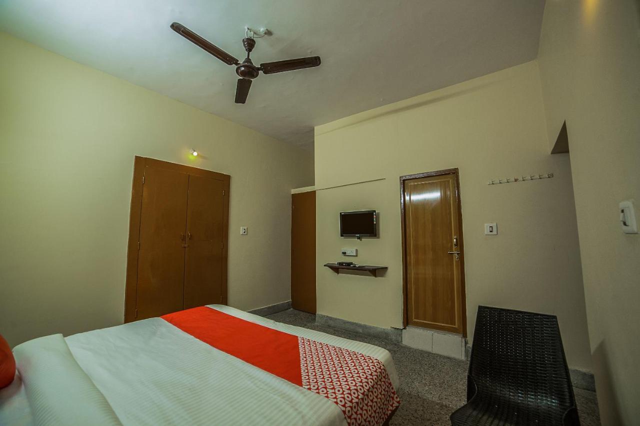 Oyo 13374 Vididhi Hotel Visakhapatnam Exterior photo