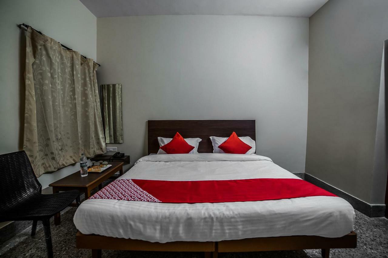 Oyo 13374 Vididhi Hotel Visakhapatnam Exterior photo
